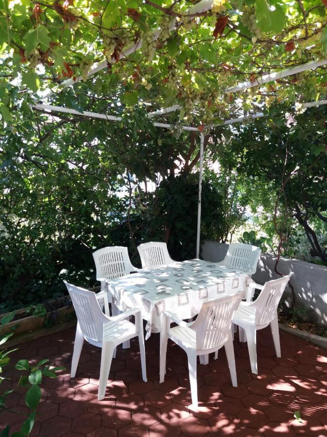 Appartement Dvokrevetna Soba S Balkonom I Kuhinjom 1 à Podgora Extérieur photo